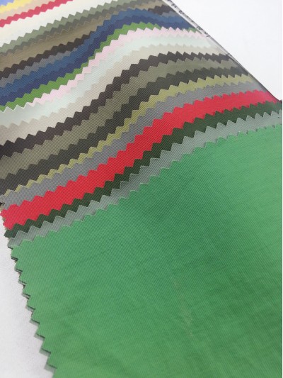 HK LNHE   330D 它士倫 側面照